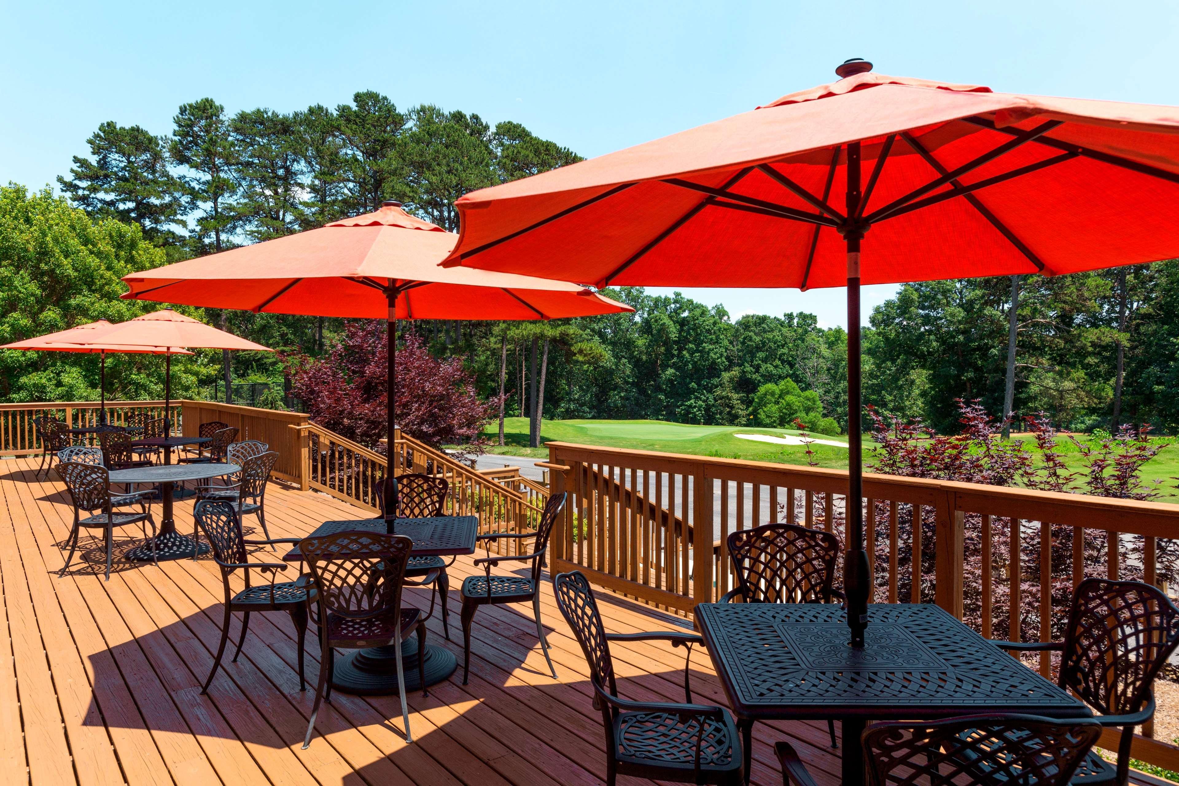 Embassy Suites Greenville Golf Resort & Conference Center Екстер'єр фото