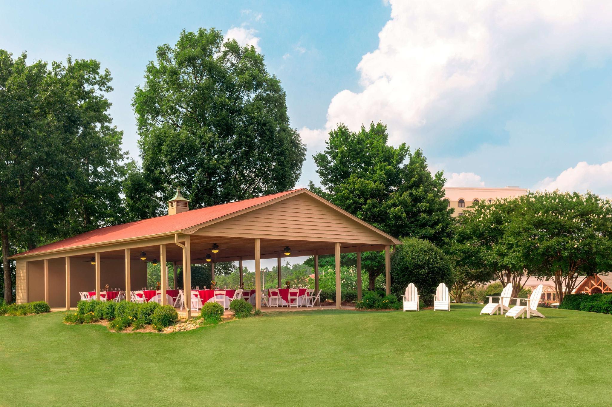 Embassy Suites Greenville Golf Resort & Conference Center Екстер'єр фото