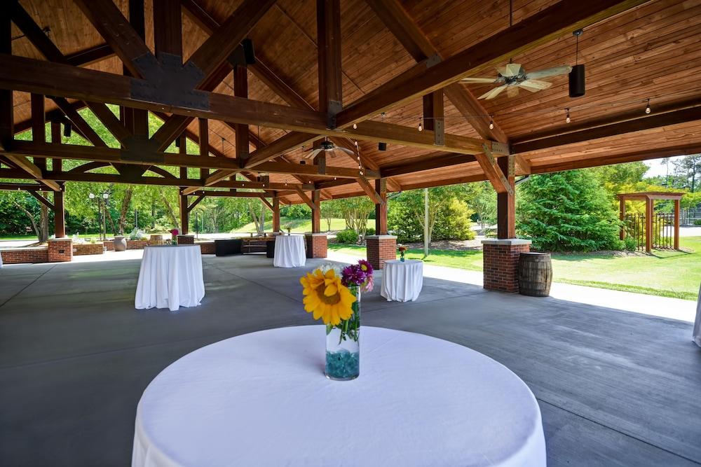 Embassy Suites Greenville Golf Resort & Conference Center Екстер'єр фото