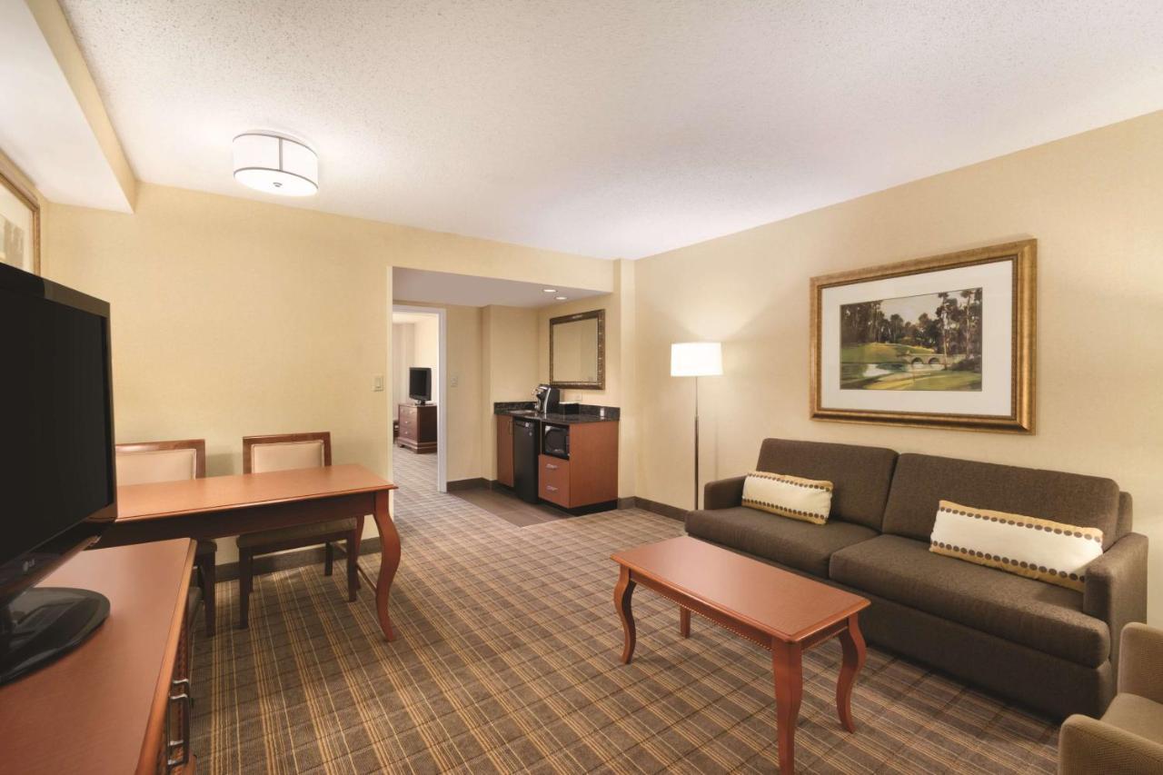 Embassy Suites Greenville Golf Resort & Conference Center Екстер'єр фото