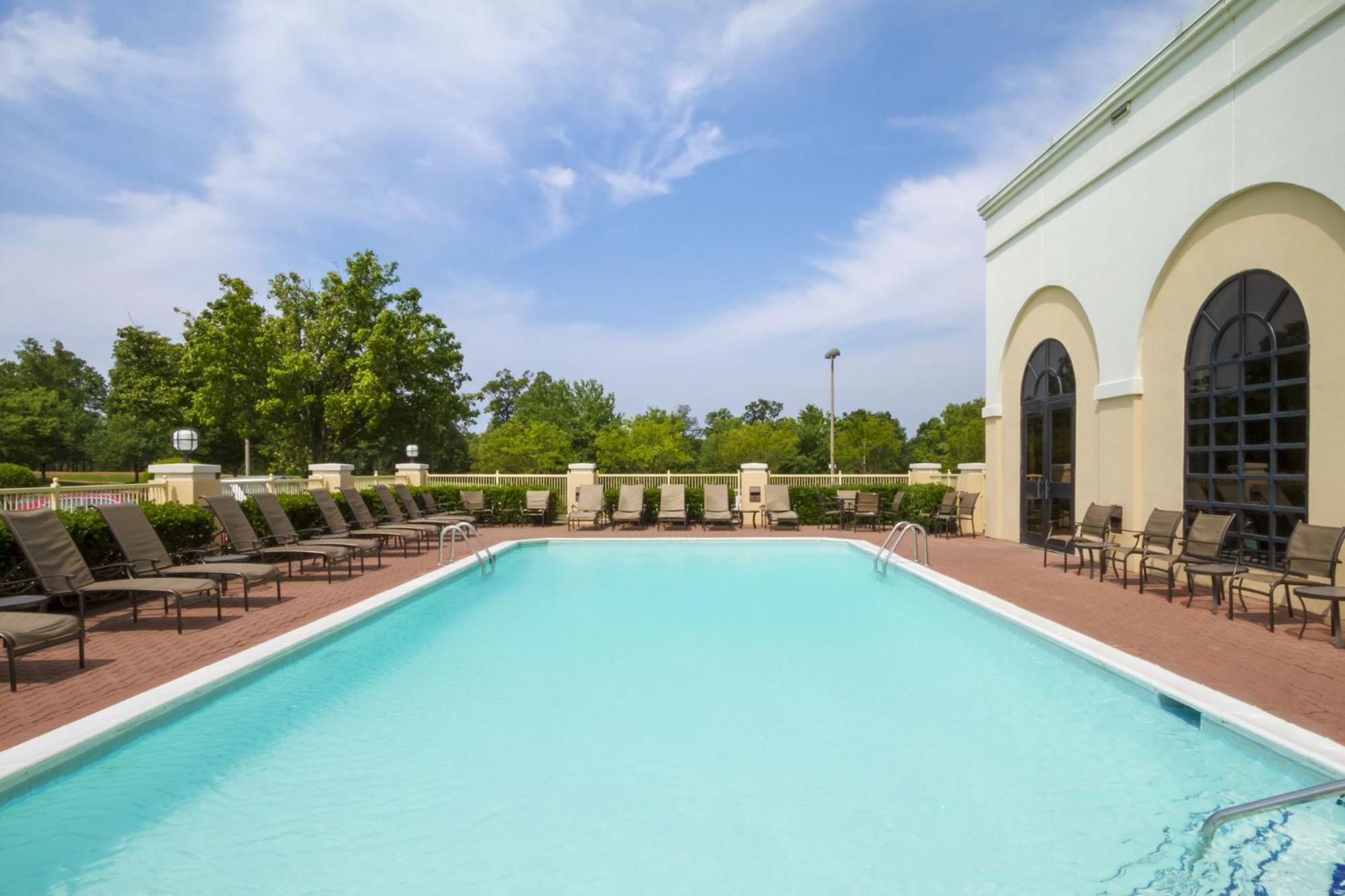 Embassy Suites Greenville Golf Resort & Conference Center Екстер'єр фото