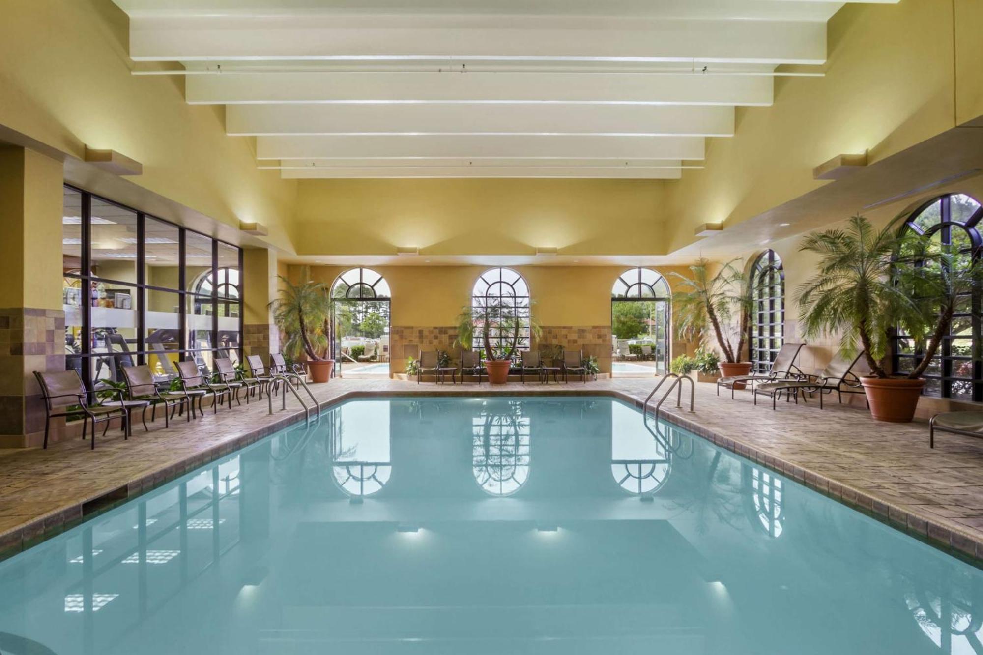 Embassy Suites Greenville Golf Resort & Conference Center Екстер'єр фото