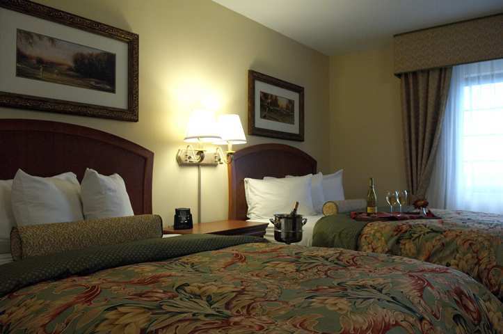 Embassy Suites Greenville Golf Resort & Conference Center Екстер'єр фото
