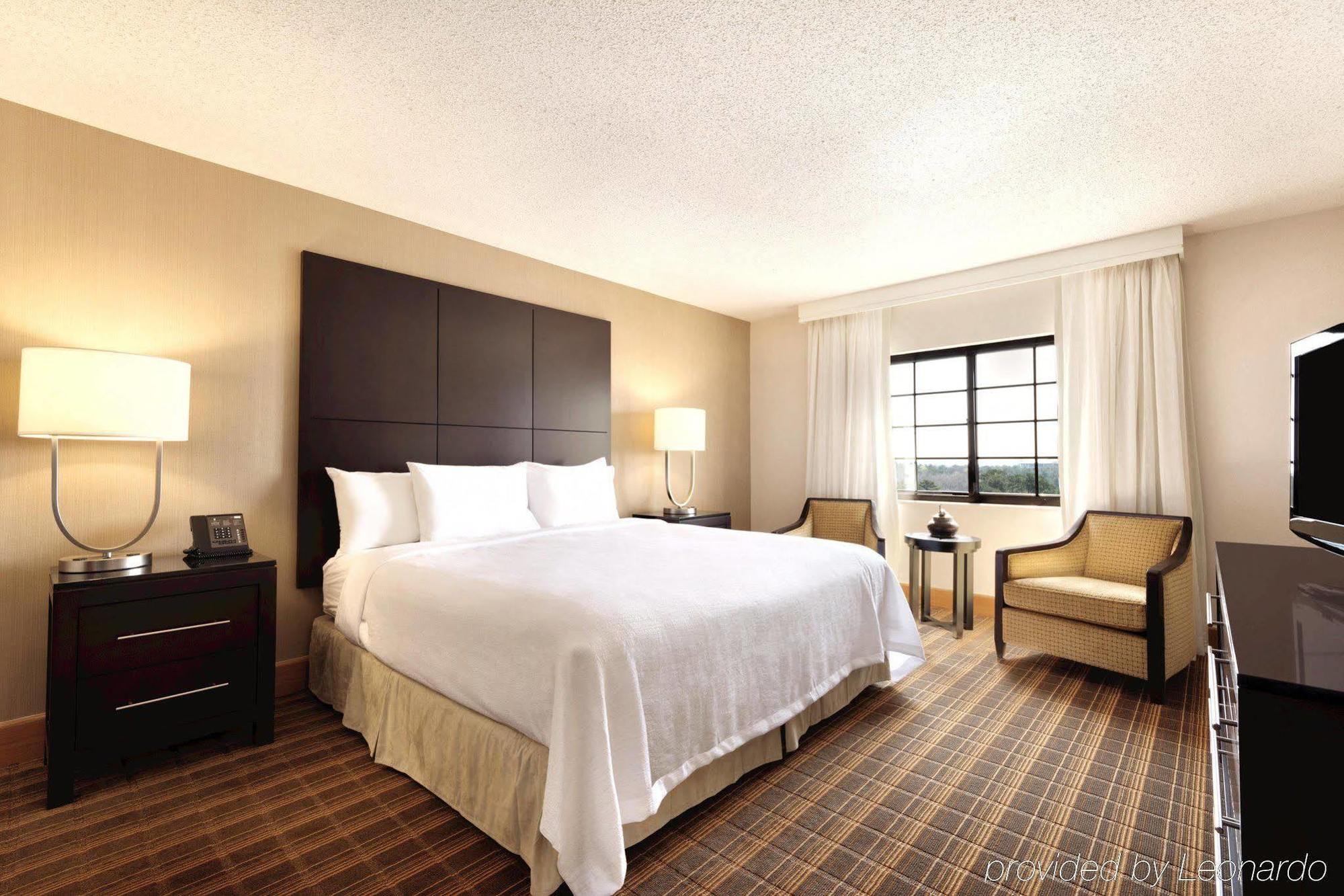 Embassy Suites Greenville Golf Resort & Conference Center Екстер'єр фото