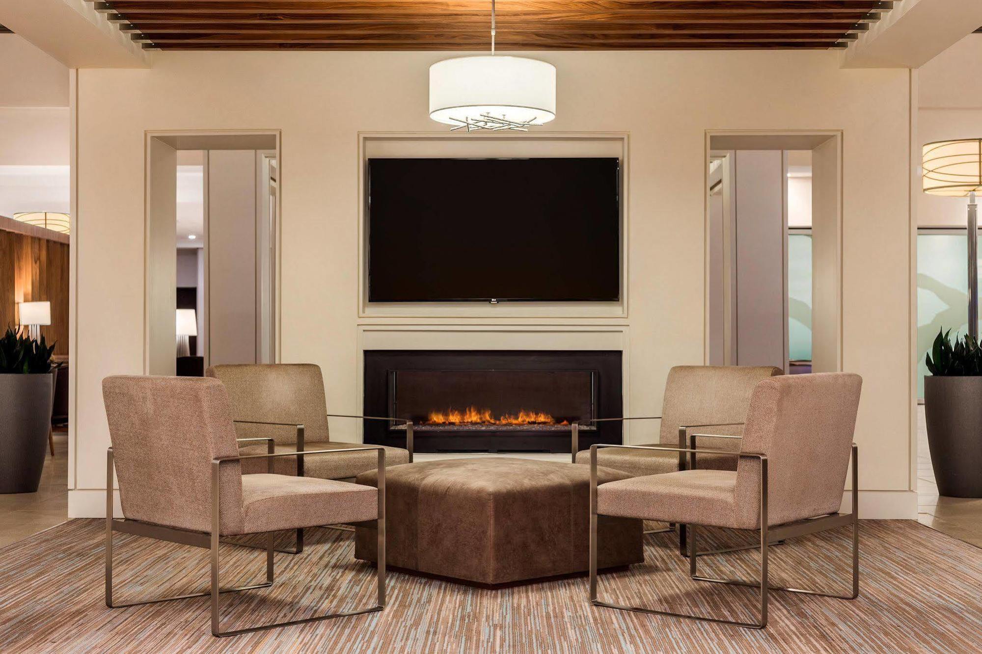 Embassy Suites Greenville Golf Resort & Conference Center Екстер'єр фото