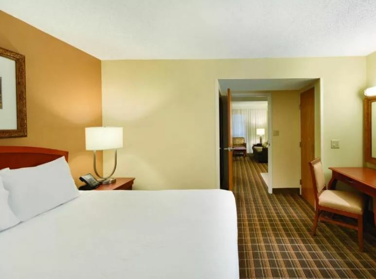 Embassy Suites Greenville Golf Resort & Conference Center Екстер'єр фото