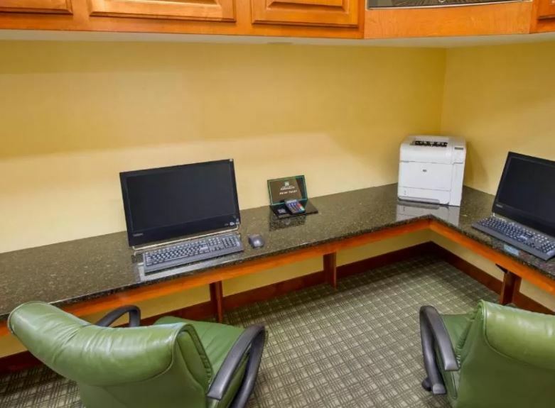 Embassy Suites Greenville Golf Resort & Conference Center Екстер'єр фото
