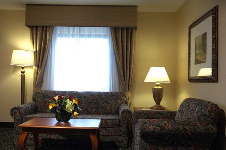 Embassy Suites Greenville Golf Resort & Conference Center Номер фото